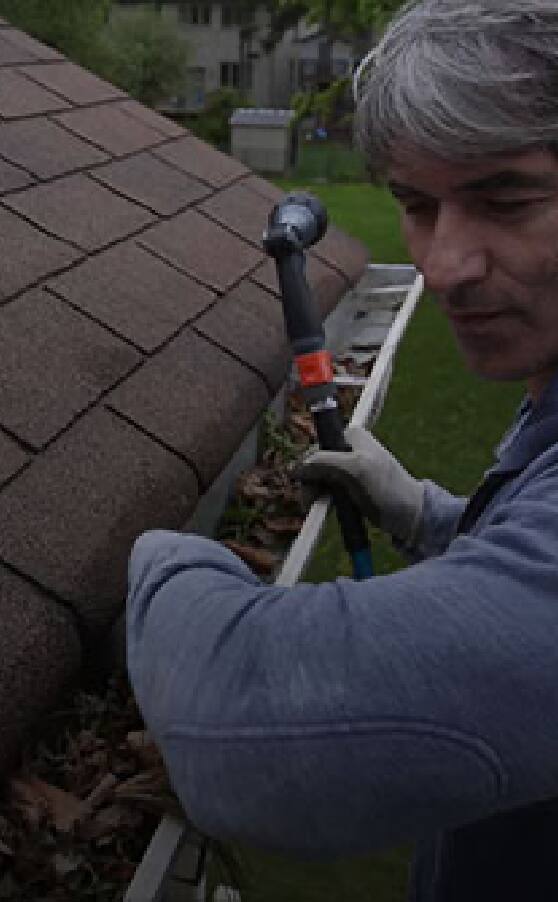 How to clean the gutters