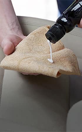 How to clean the interior of your car Image