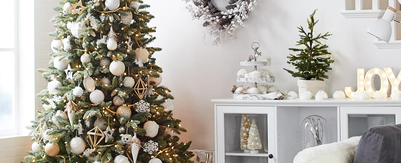 How to decorate a christmas tree Banner