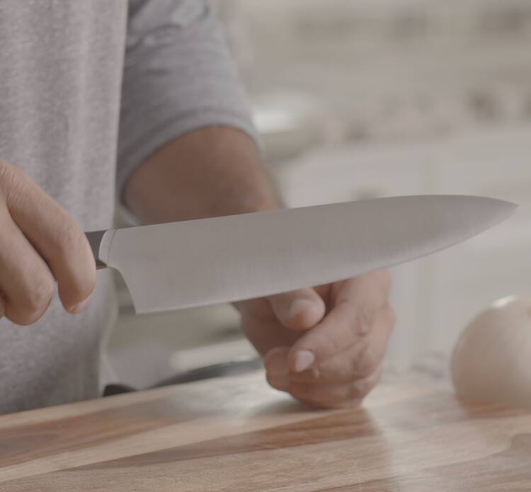 How to sharpen and hone a knife