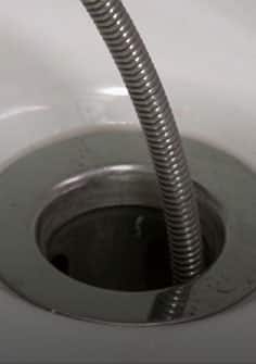 Comment déboucher un lavabo