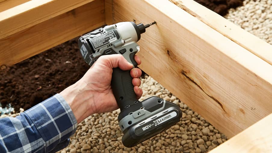 how to use an impact driver 904x509 step 3 01