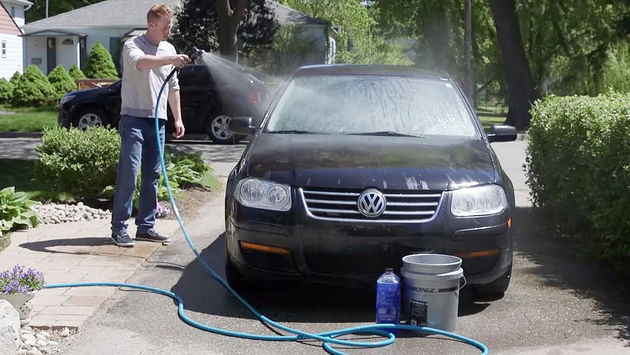 wax car by hand step1