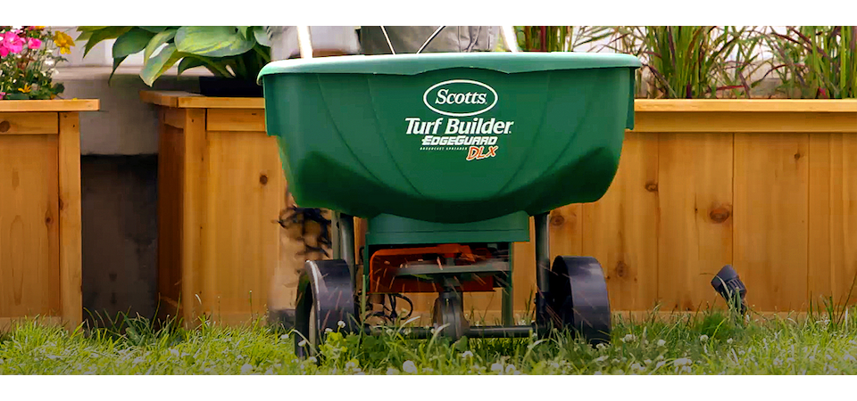 how to fertilize your lawn 1280x522 fwt