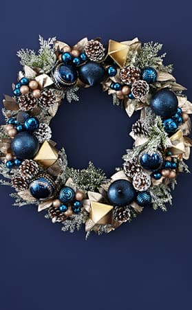 How to make a snowy blue wreath