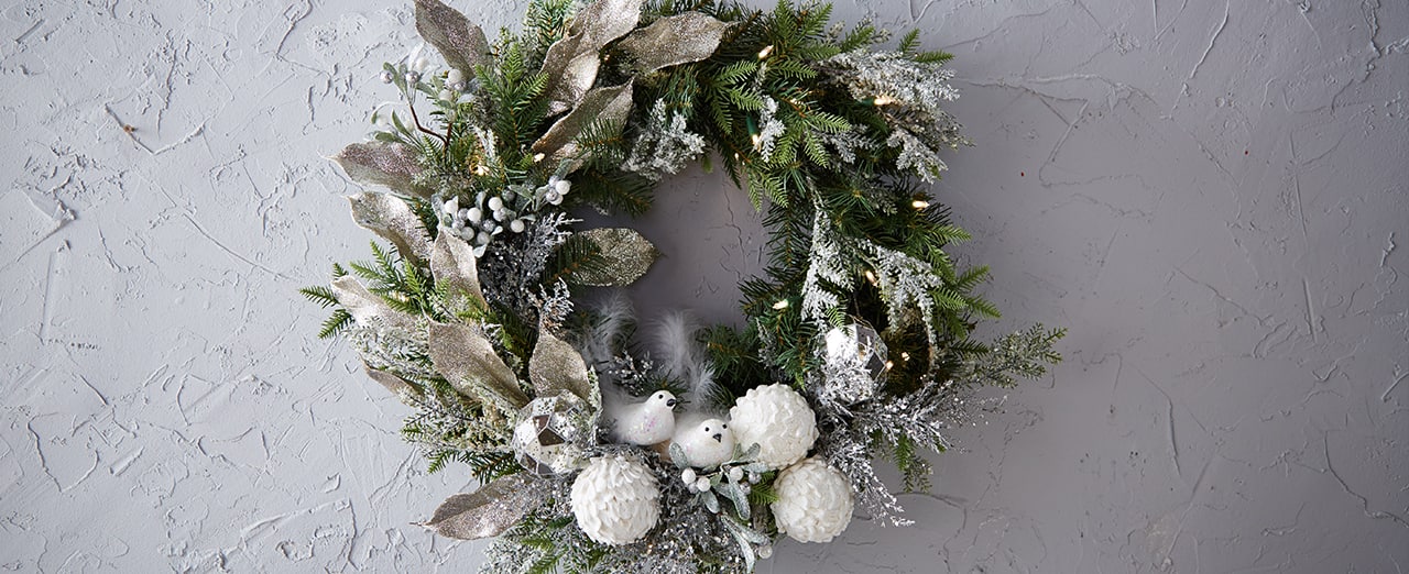 ct-howto-2016-How-to-make-a-winter-garden-snowy-wreath-1280x522-FWT