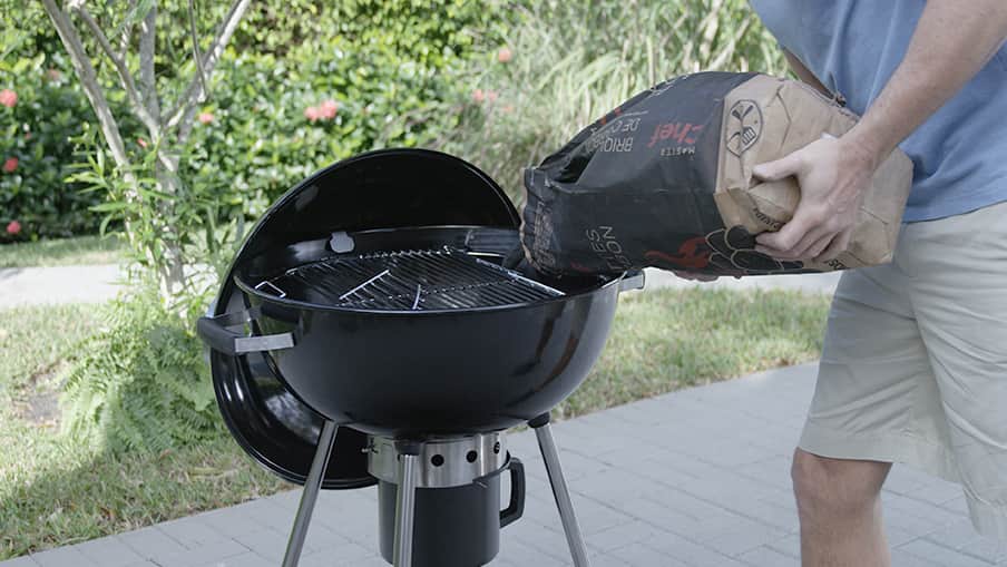 How to use a charcoal grill Step2