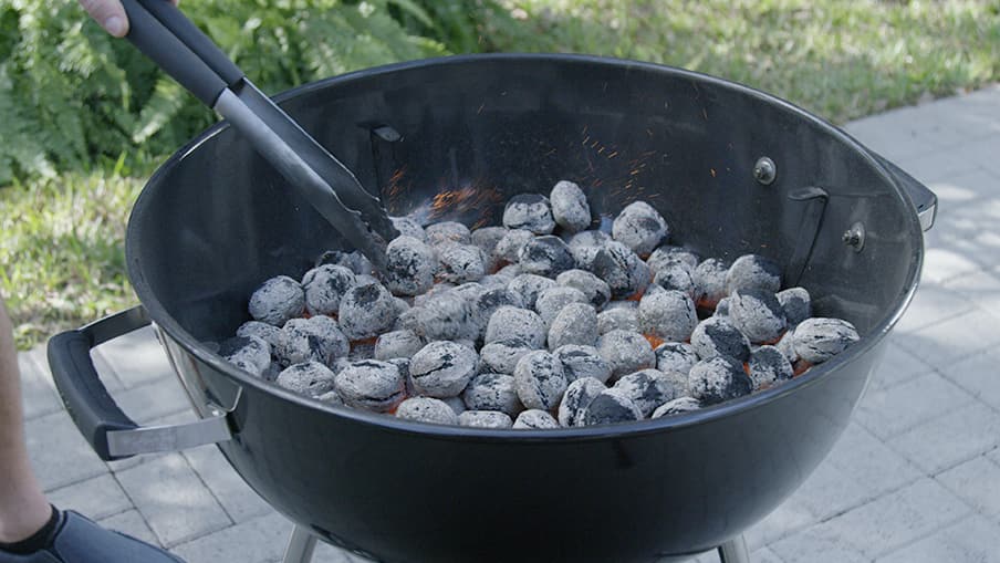 How to use a charcoal grill Step4