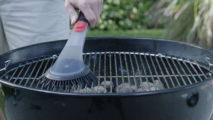 How to use a charcoal grill Step5