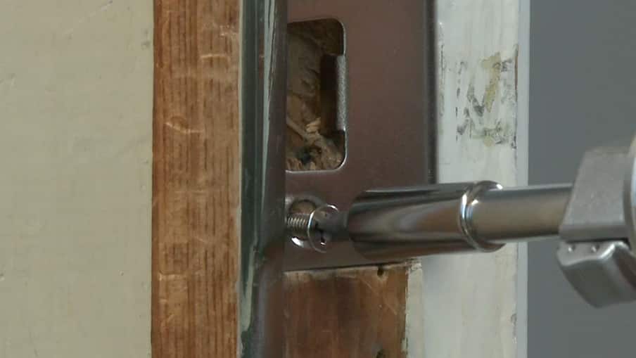 07-small-projects-2015-replace-doorlock-install-strike-plate