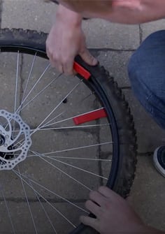 How to change a bike tire Image