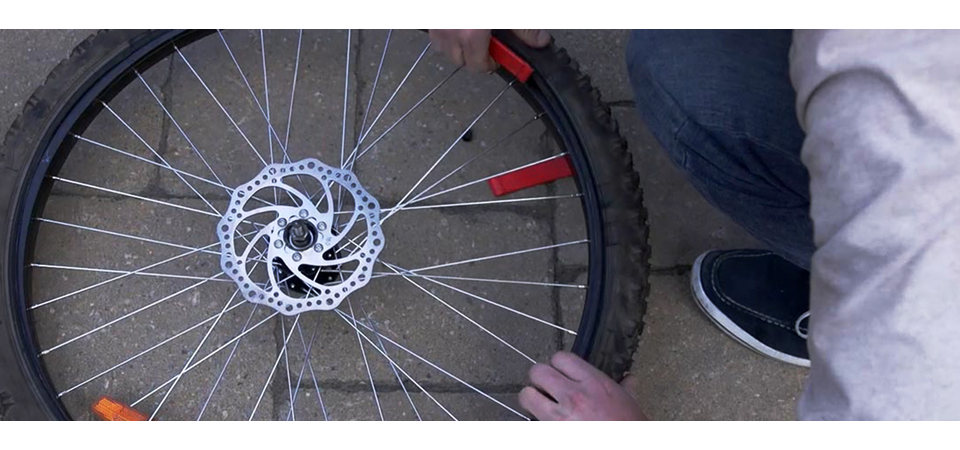 How to change a bike tire banner