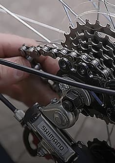 How to replace a bike chain Image