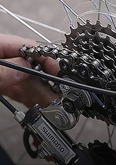 How to replace a bike chain Image