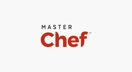 Le logo MASTER Chef : Un mot-symbole noir « MASTER » superposé à un mot-symbole rouge stylisé « Chef ».