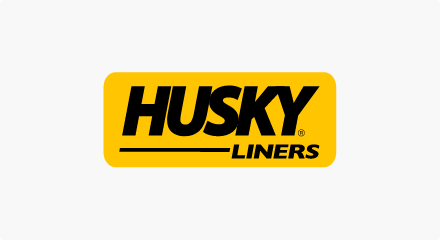 Le logo Husky Liners : Un mot-symbole « HUSKY LINERS » noir à l'intérieur d'un rectangle jaune.