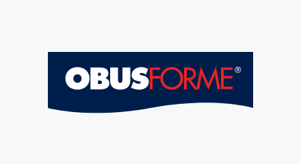 Le logo ObusForme : Un mot-symbole blanc « OBUSFORME© » à l'intérieur d'un rectangle noir avec une ligne inférieure ondulée.