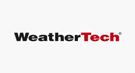 Le logo WeatherTech : un mot-symbole avec « Weather » en noir et « Tech » en rouge sans espace entre les mots.