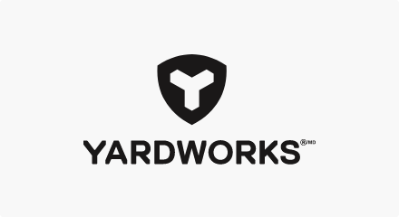 Le logo Yardworks : Une lettre « Y » blanche stylisée dans un bouclier vert jaune à la gauche de la lettre de marque « YARDWORKS ».
