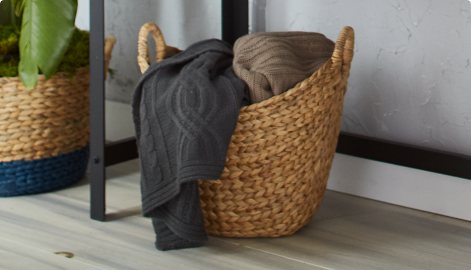 Storage Basket with throws