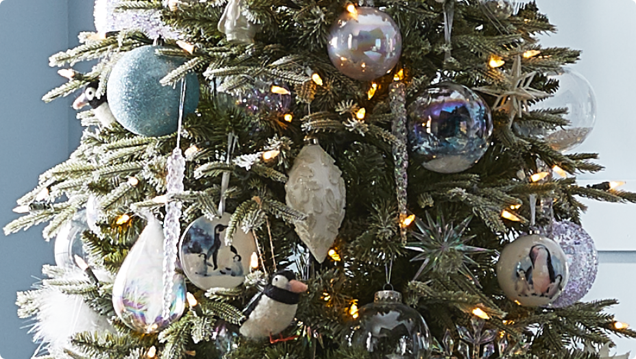 Un arbre de Noël paré d’ornements CANVAS 