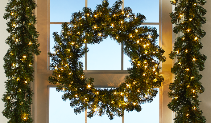 Lighted Garland & Wreaths