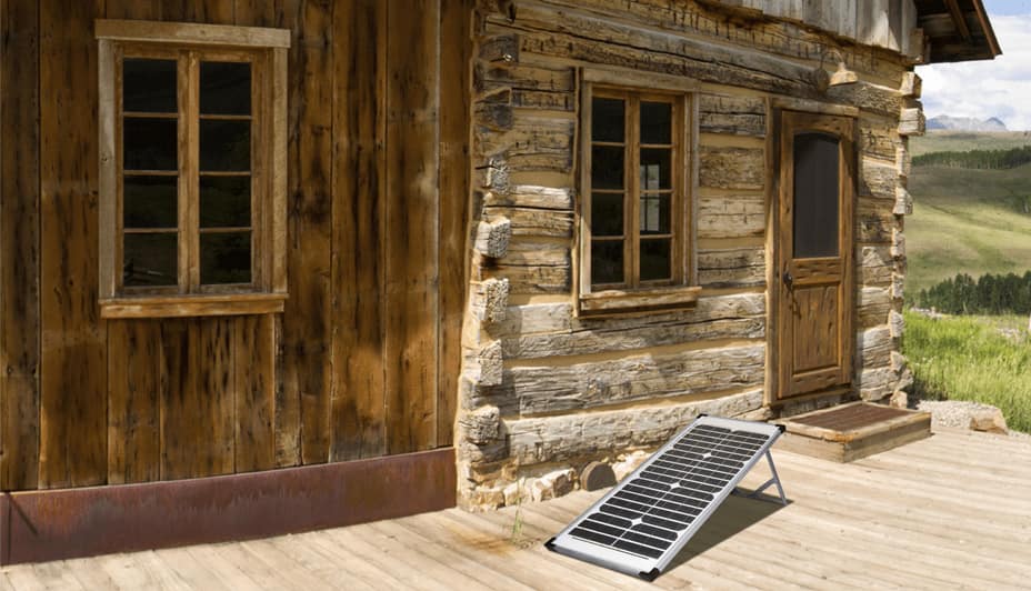 Panneau solaire sur terrasse de chalet