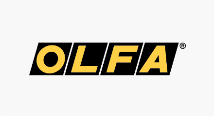 Le logo Olfa Corporation : le mot « OLFA » jaune, chaque lettre dans un rectangle noir, par-dessus la phrase « Best made cutting tools in the world ».