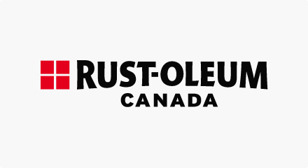 Le logo Rust-Oleum : une grille à quatre carrés rouges à la gauche du mot « RUST-OLEUM » en noir par-dessus le mot « CANADA ».