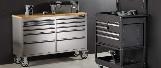 Armoire en acier inoxydable avec 10 tiroirs Maximum et armoire noire à 15 tiroirs.