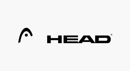 Le logo de Head Sports : Un arc incurvé autour d'un petit cercle au-dessus d'un mot-symbole  « HEAD », le tout en noir.