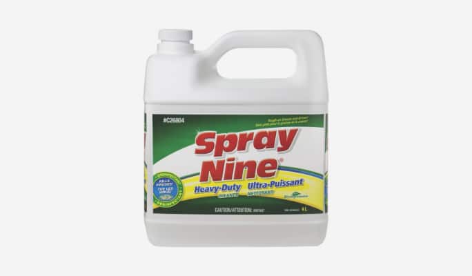 Un bidon de 4 litres du nettoyant Spray Nine pour service intensif