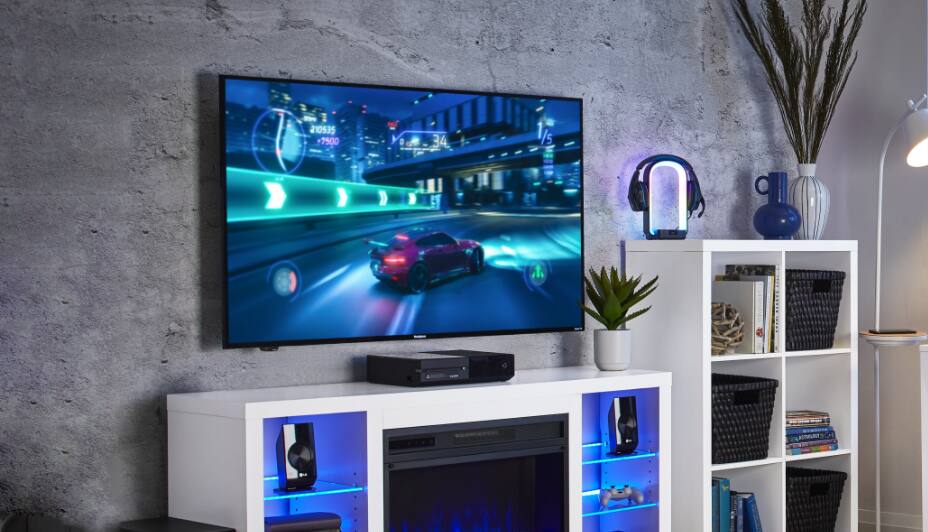 Un téléviseur à écran plat dans un salon