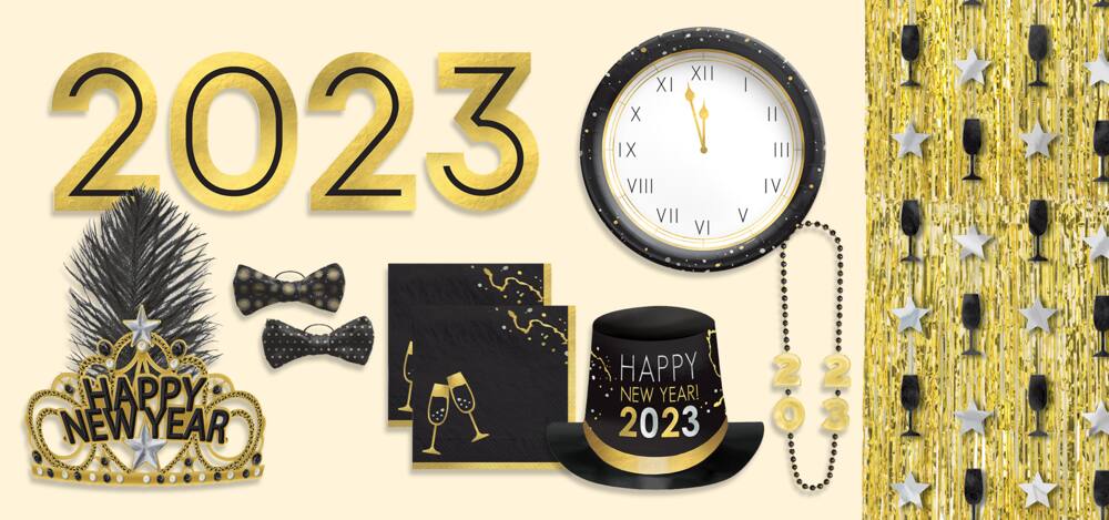 Décorations du Nouvel An 2023 de Party City incluant chapeaux, horloges, décorations, nœuds, couronnes et colliers.