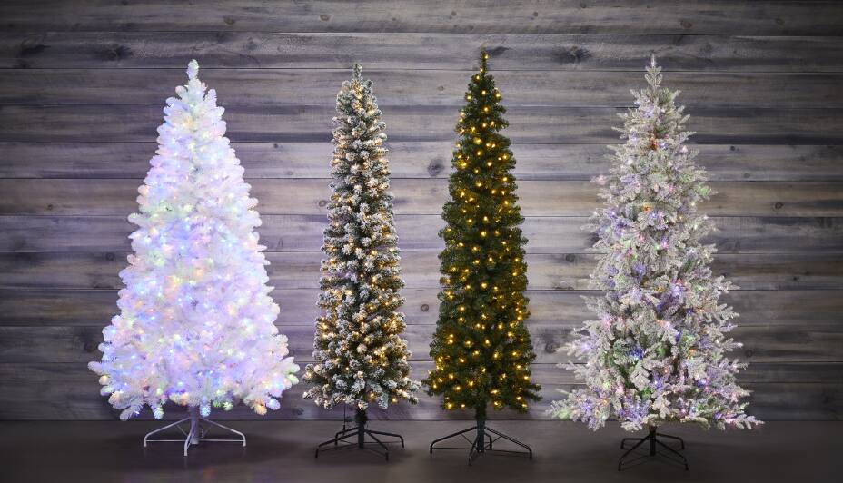 Arbres de Noël NOMA en blanc, lumières multicolores pré-éclairées et lumières chaudes pré-éclairées.