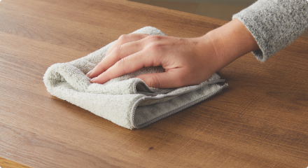 Person cleaning with type A microfibre cloth  
