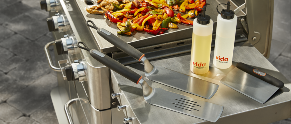 Vida by PADERNO BBQ spatulas and squeeze bottles on BBQ side panel. 