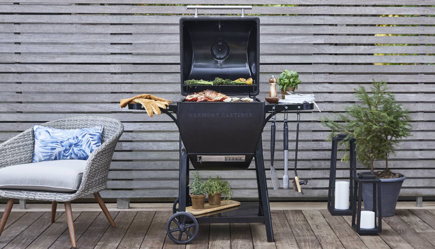 VERMONT CASTINGS PIONEER™ CHARCOAL KAMADO BBQ GRILL