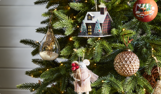 Boules et décorations d’arbre de Noël