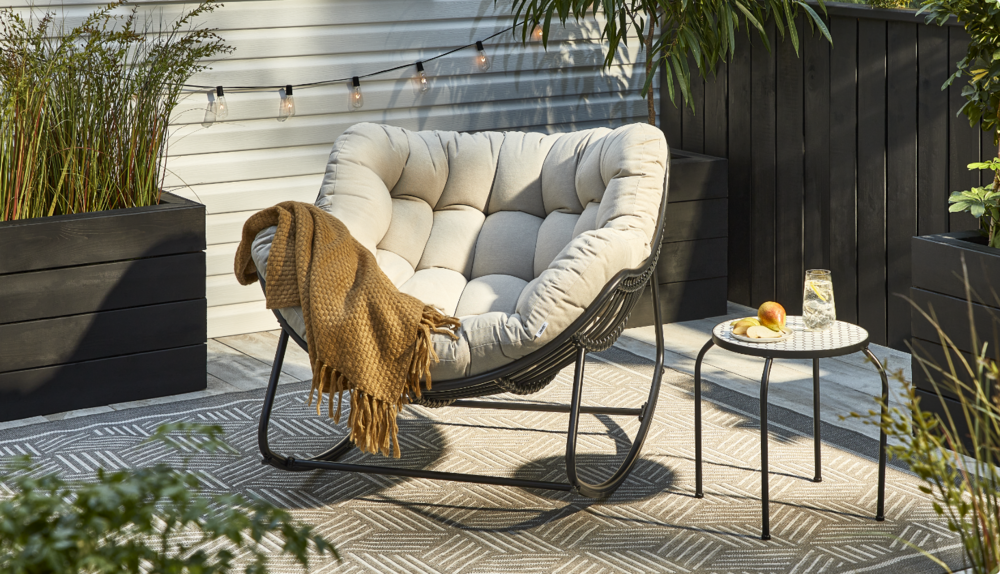 Cove papasan rocking chair with accent throw. 