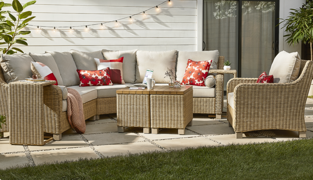 Ensemble modulaire Moraine sur une terrasse de cour arrière.