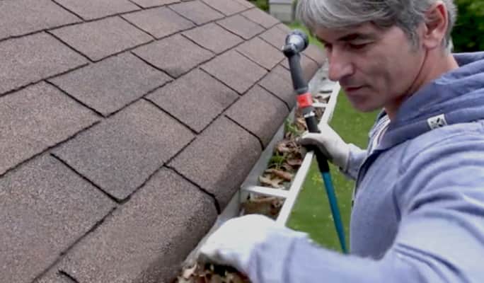 How to clean the gutters