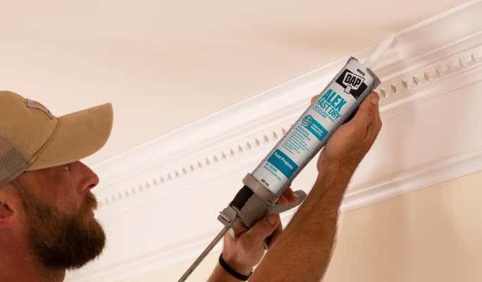 How to apply interior caulking