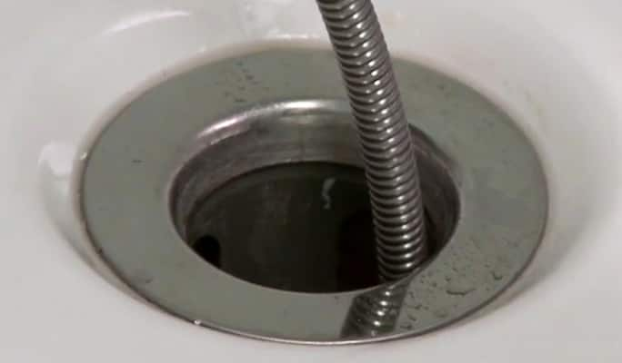 Comment déboucher un lavabo