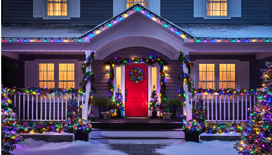 L’extérieur d’une maison décorée de lumières de Noël NOMA