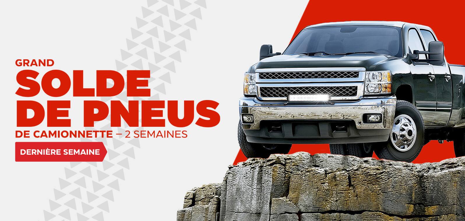Un pneu tout terrain MotoMaster Eliminator X-Trail.