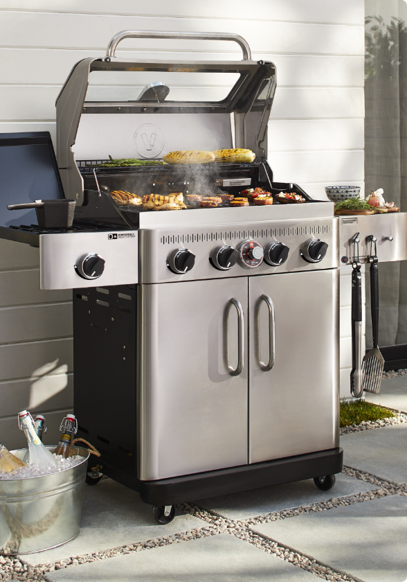 Vida by PADERNO 4-Burner Essense Series BBQ grilling chicken, corn and veggies outside.