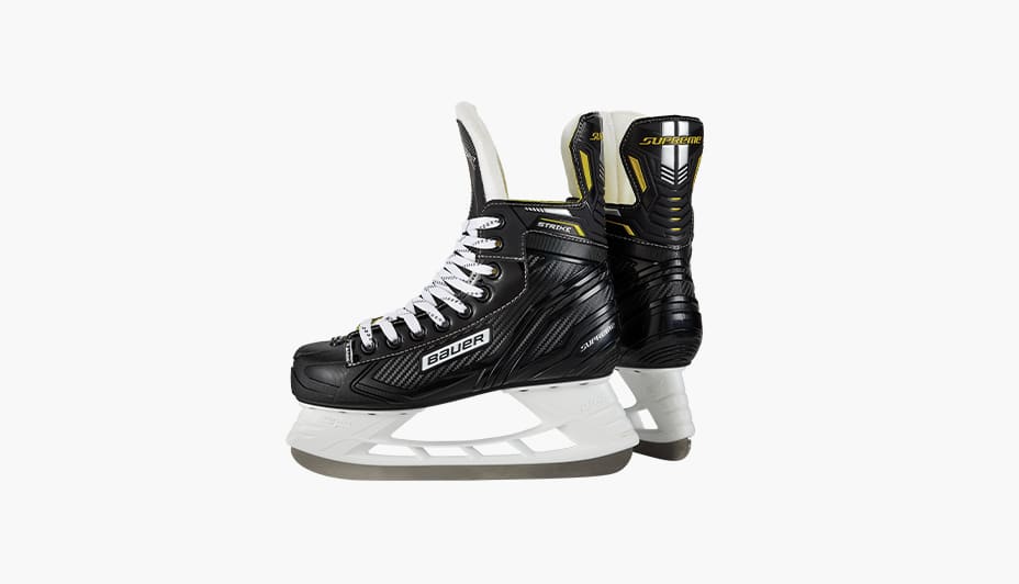 Une paire de patins de hockey Bauer Supreme Strike.