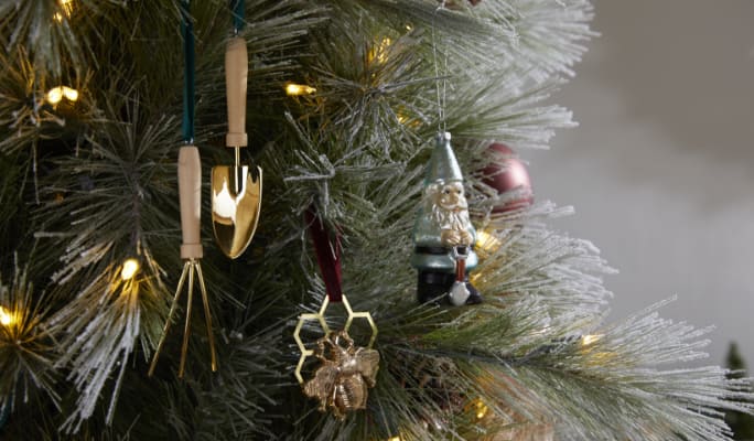 Boules et décorations d’arbre de Noël