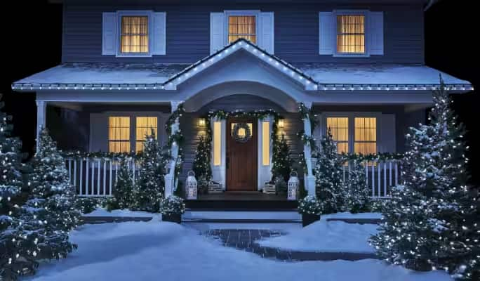 A house decorated with NOMA Advanced Constant-Lit Light Show.